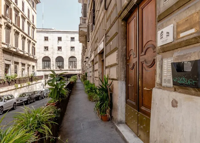 4-Bdr Apt among Colosseum&Termini 10-12 people
